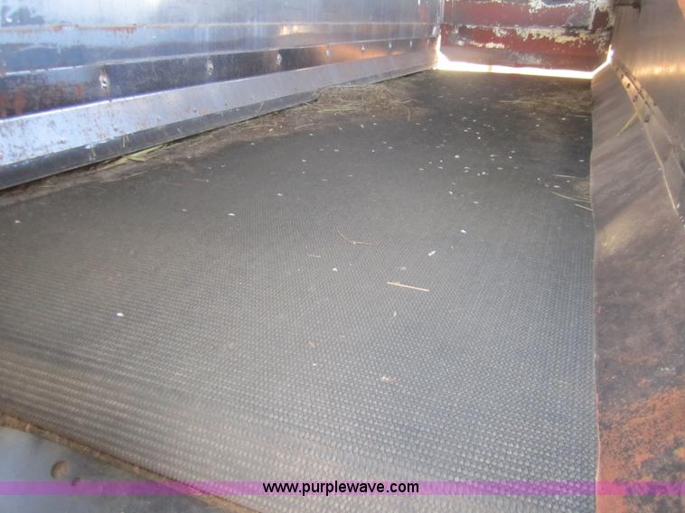 image for item B5534 1983 Ford LN800 bale feeder