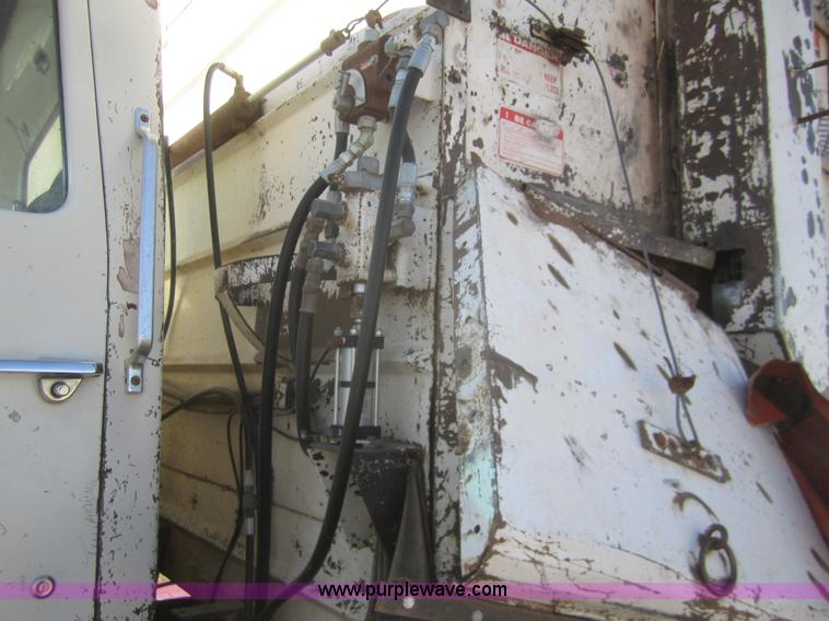 image for item B5534 1983 Ford LN800 bale feeder