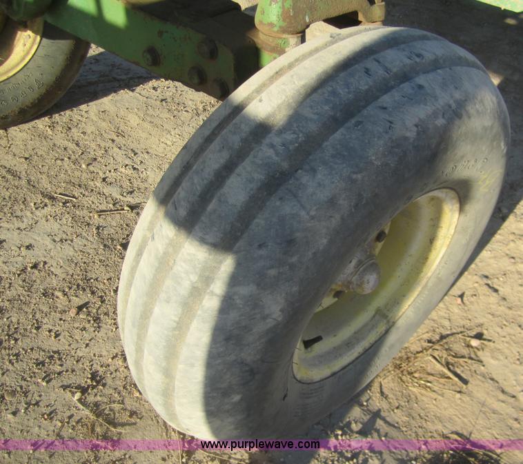 image for item B5540 1980 John Deere 4440 tractor with loader