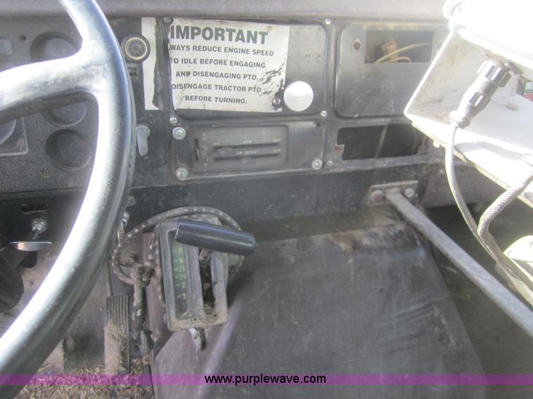 image for item B5553 1989 International S1900 feed truck