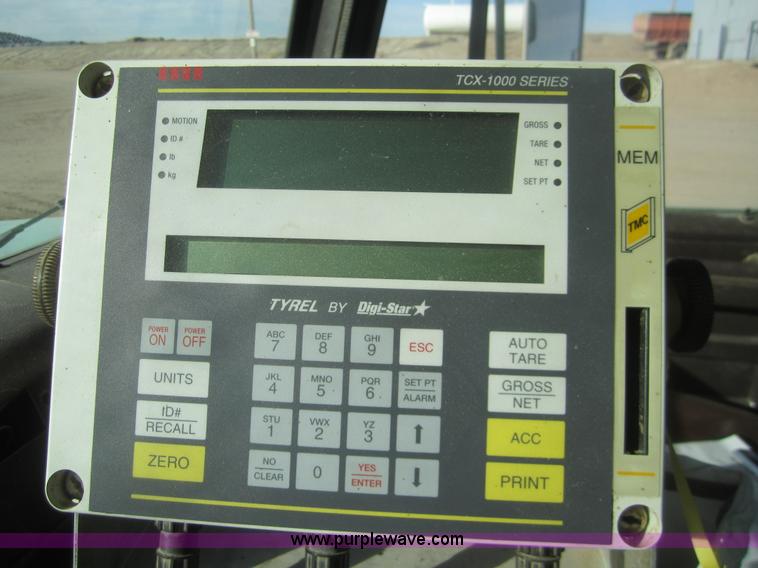 image for item B5553 1989 International S1900 feed truck