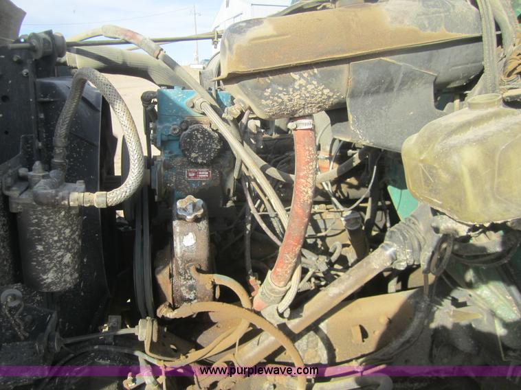 image for item B5553 1989 International S1900 feed truck