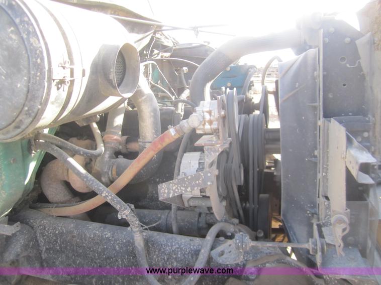 image for item B5553 1989 International S1900 feed truck