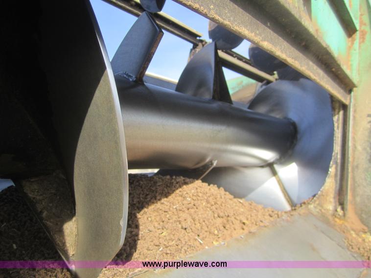 image for item B5553 1989 International S1900 feed truck