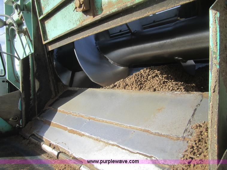 image for item B5553 1989 International S1900 feed truck