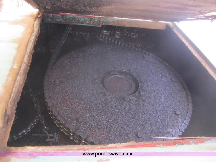 image for item B5553 1989 International S1900 feed truck