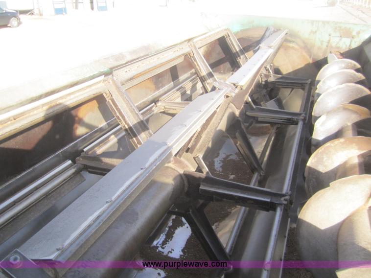 image for item B5553 1989 International S1900 feed truck