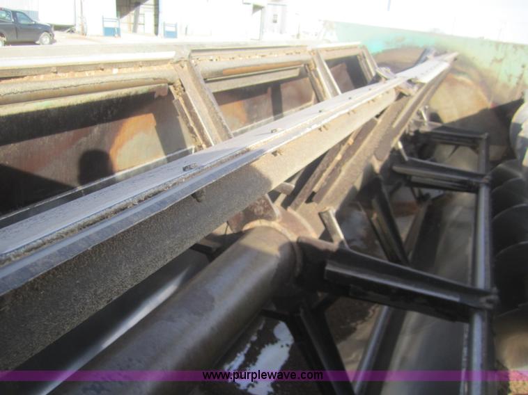 image for item B5553 1989 International S1900 feed truck