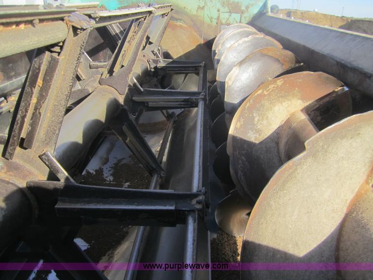 image for item B5553 1989 International S1900 feed truck