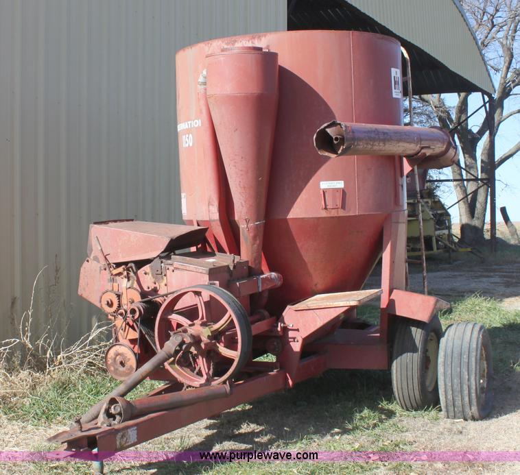 image for item B8676 International Harvester 1150 grinder/mixer
