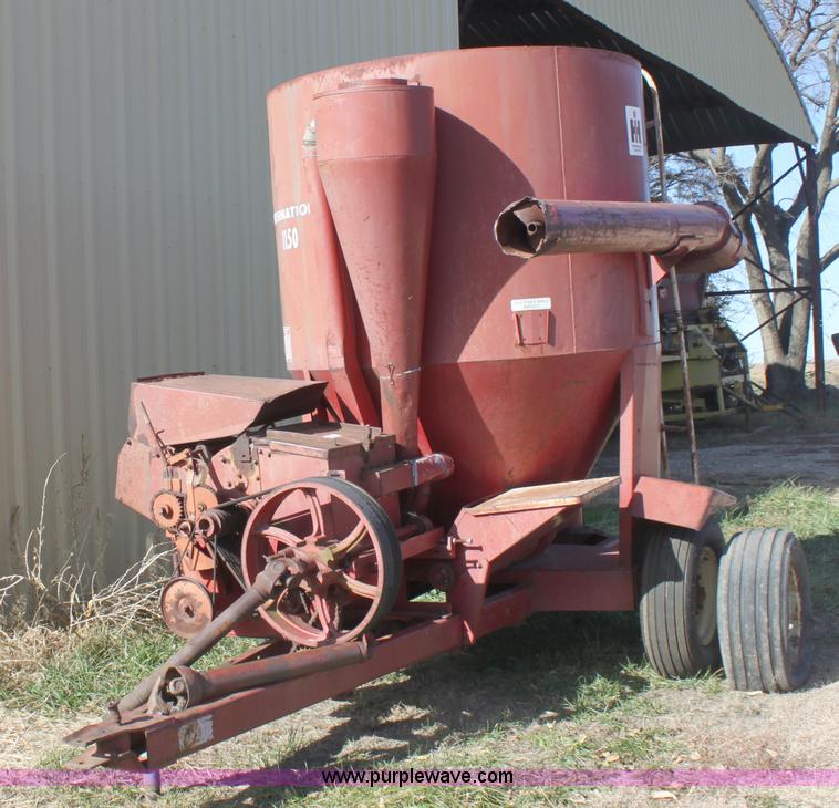 image for item B8676 International Harvester 1150 grinder/mixer