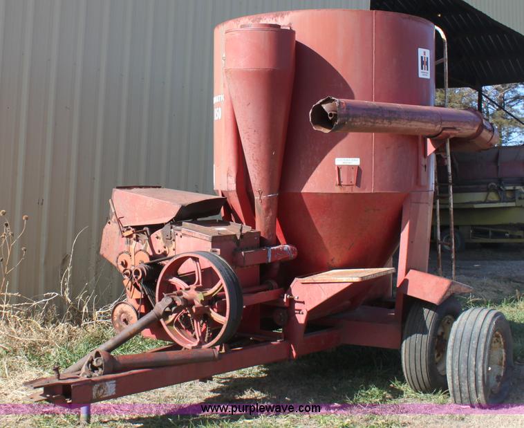 image for item B8676 International Harvester 1150 grinder/mixer