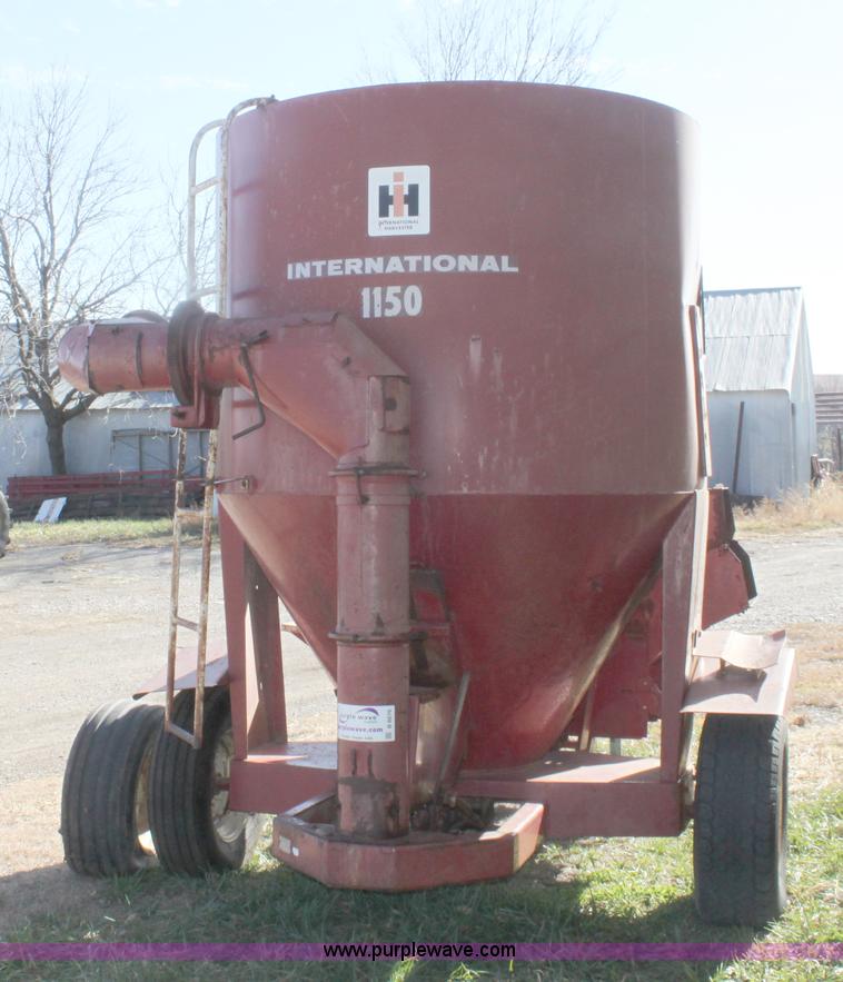 image for item B8676 International Harvester 1150 grinder/mixer