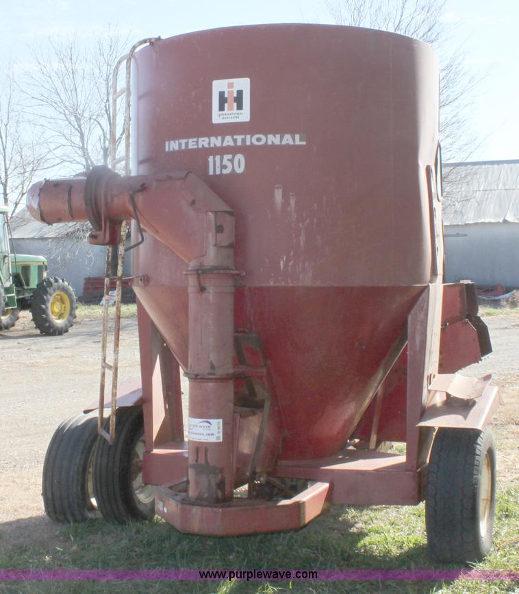 image for item B8676 International Harvester 1150 grinder/mixer