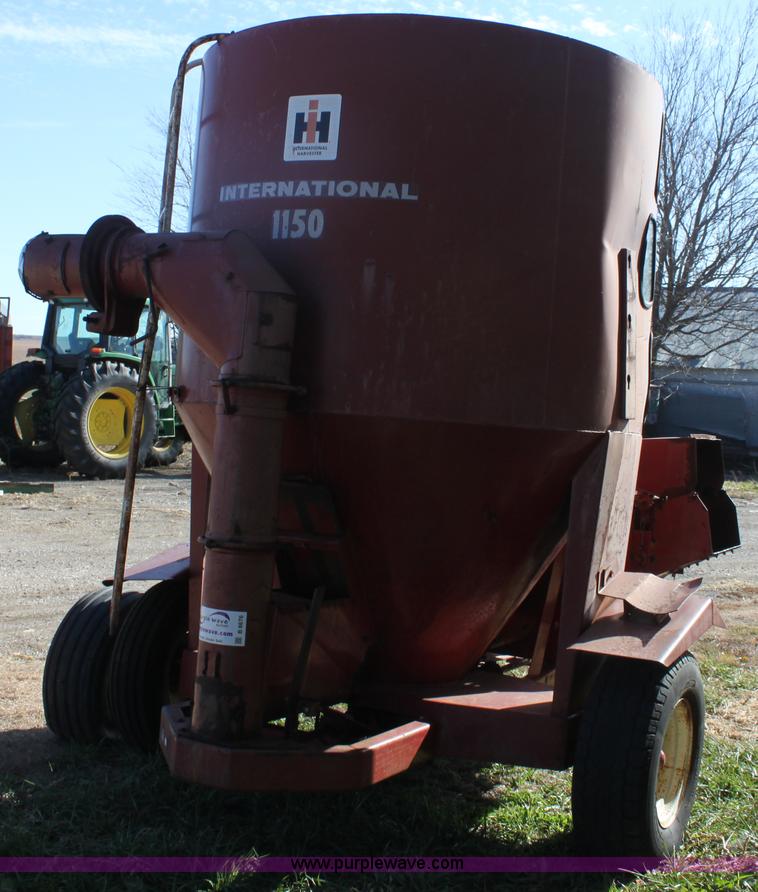 image for item B8676 International Harvester 1150 grinder/mixer