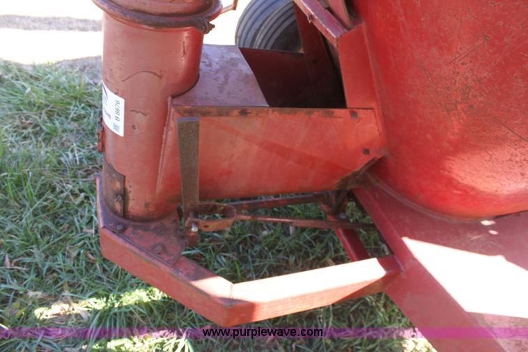 image for item B8676 International Harvester 1150 grinder/mixer