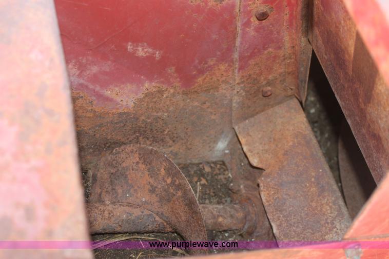 image for item B8676 International Harvester 1150 grinder/mixer