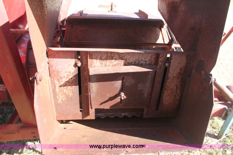 image for item B8676 International Harvester 1150 grinder/mixer