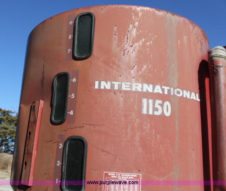 image for item B8676 International Harvester 1150 grinder/mixer