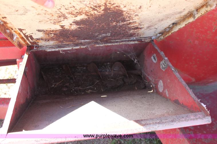 image for item B8676 International Harvester 1150 grinder/mixer