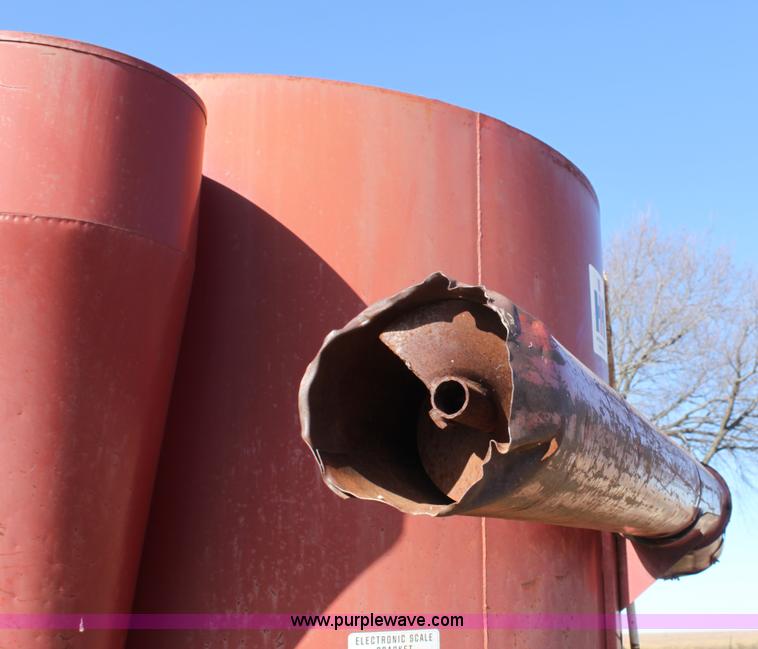 image for item B8676 International Harvester 1150 grinder/mixer