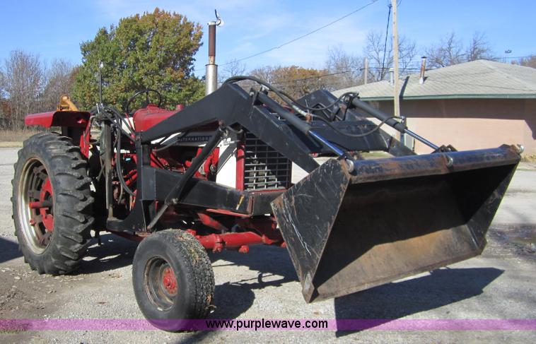 image for item C5208 1969 International F544 tractor