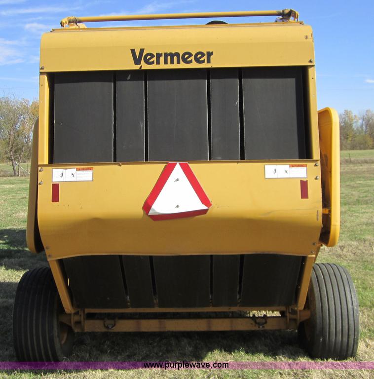 image for item C5212 1993 Vermeer 605K round baler