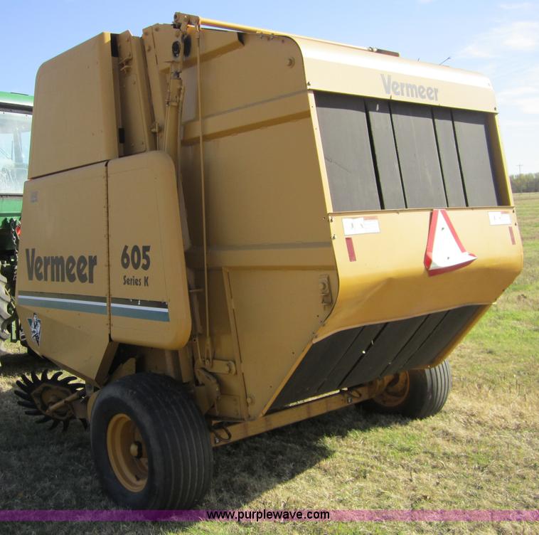 image for item C5212 1993 Vermeer 605K round baler