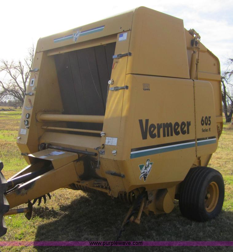 image for item C5212 1993 Vermeer 605K round baler