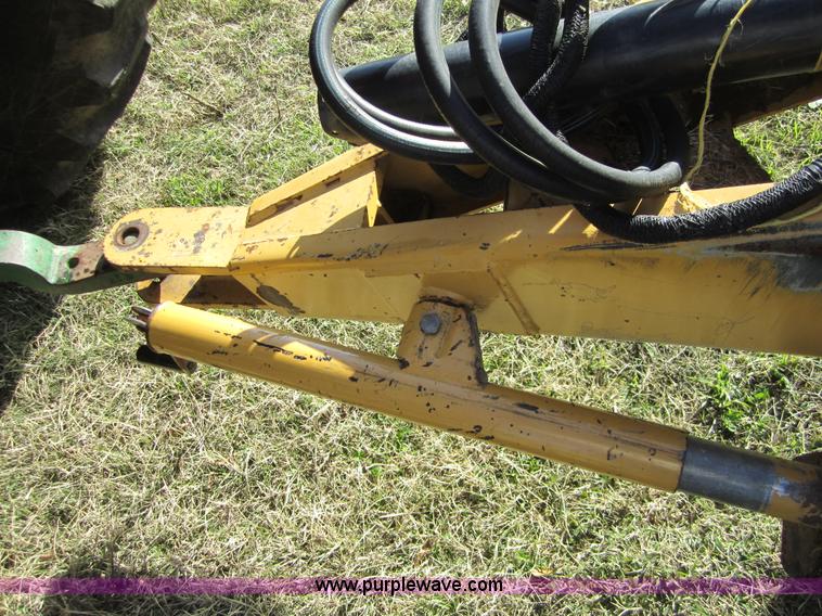 image for item C5212 1993 Vermeer 605K round baler