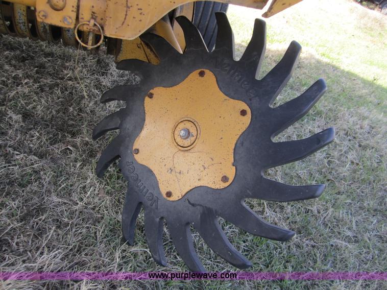 image for item C5212 1993 Vermeer 605K round baler