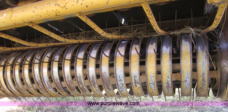 image for item C5212 1993 Vermeer 605K round baler