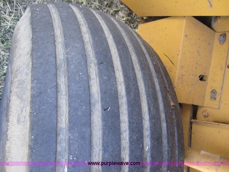 image for item C5212 1993 Vermeer 605K round baler