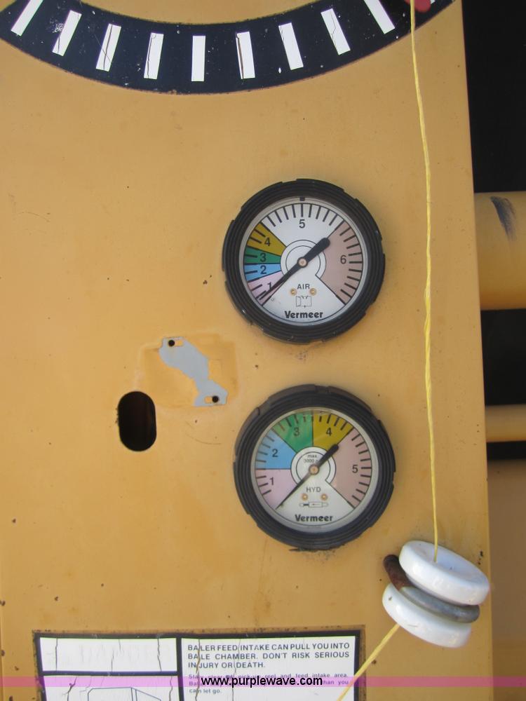 image for item C5212 1993 Vermeer 605K round baler