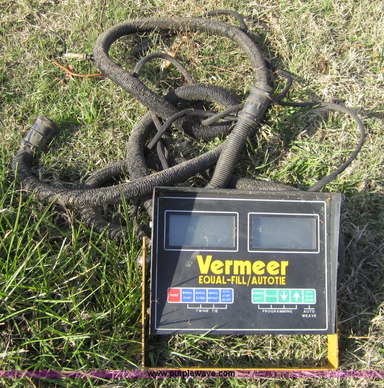 image for item C5212 1993 Vermeer 605K round baler