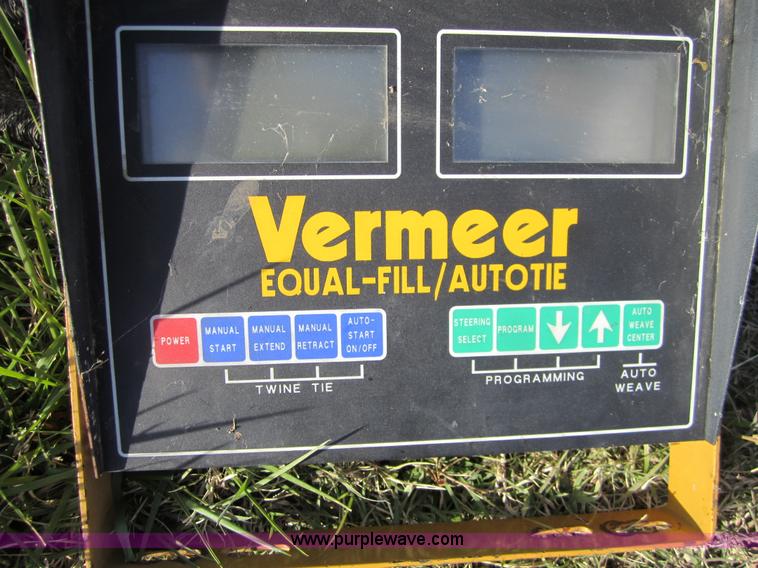 image for item C5212 1993 Vermeer 605K round baler