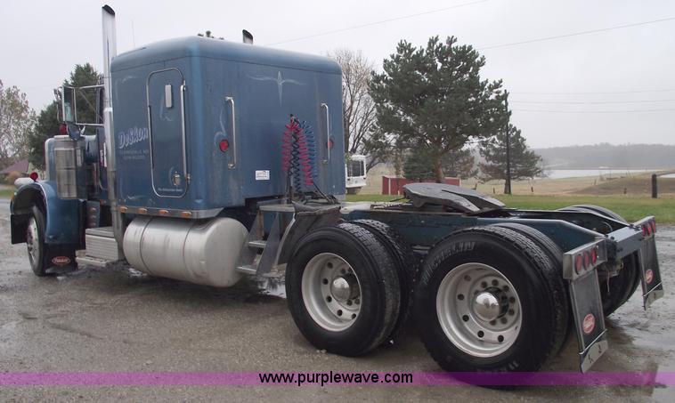 image for item C5748 1984 Peterbilt 359 semi truck