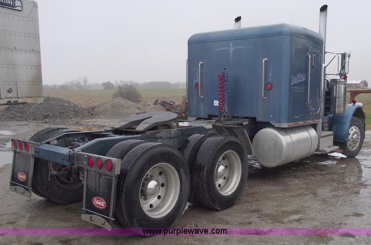 image for item C5748 1984 Peterbilt 359 semi truck