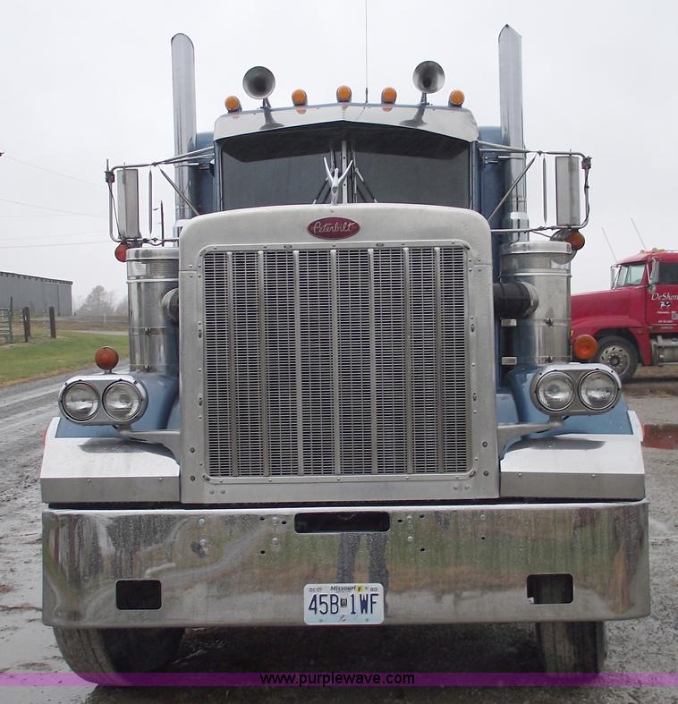 image for item C5748 1984 Peterbilt 359 semi truck