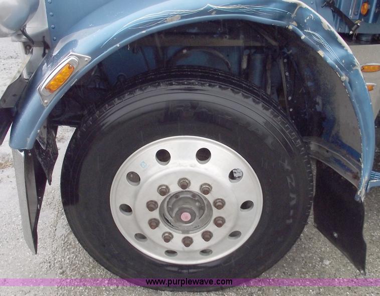 image for item C5748 1984 Peterbilt 359 semi truck