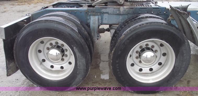 image for item C5748 1984 Peterbilt 359 semi truck