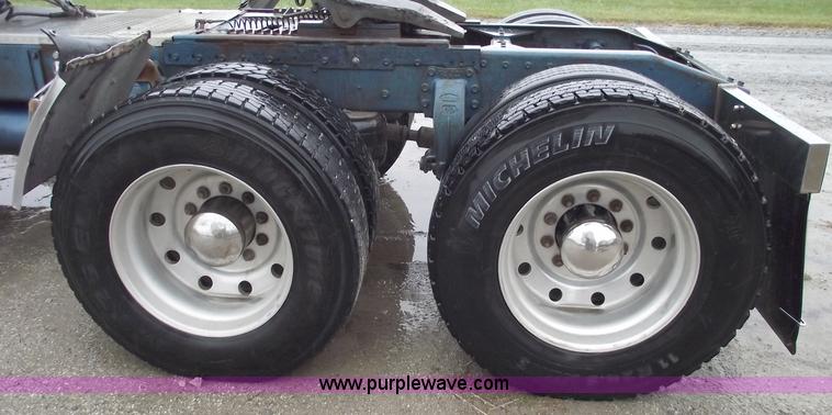 image for item C5748 1984 Peterbilt 359 semi truck