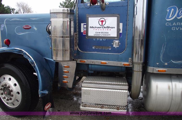 image for item C5748 1984 Peterbilt 359 semi truck