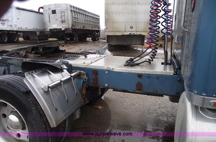 image for item C5748 1984 Peterbilt 359 semi truck