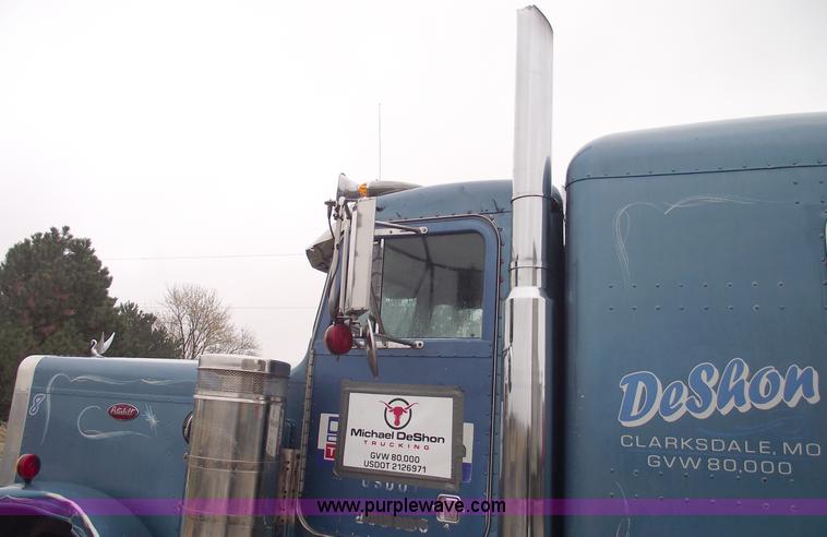 image for item C5748 1984 Peterbilt 359 semi truck