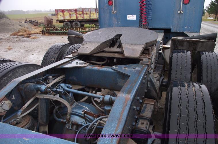 image for item C5748 1984 Peterbilt 359 semi truck