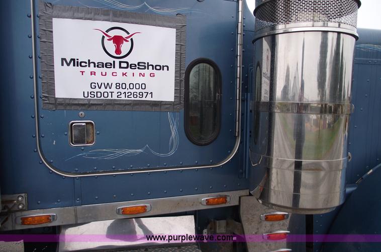 image for item C5748 1984 Peterbilt 359 semi truck