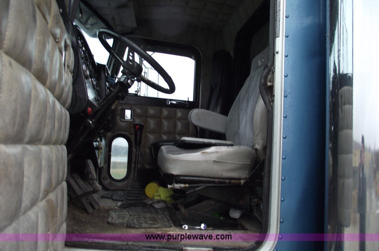 image for item C5748 1984 Peterbilt 359 semi truck