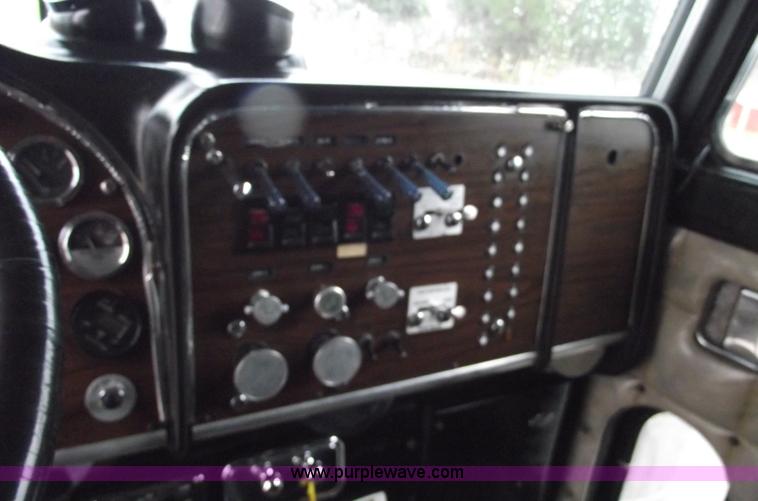 image for item C5748 1984 Peterbilt 359 semi truck