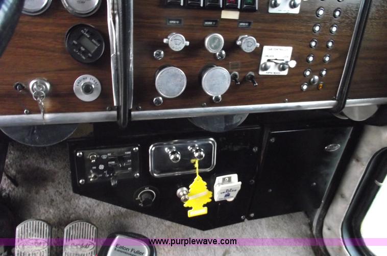 image for item C5748 1984 Peterbilt 359 semi truck